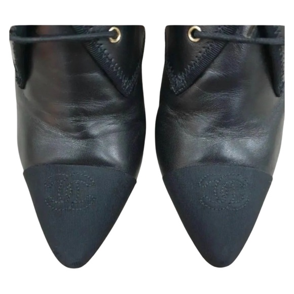 Chanel black leather cc logo chain lace up boots - Picture 7 of 16